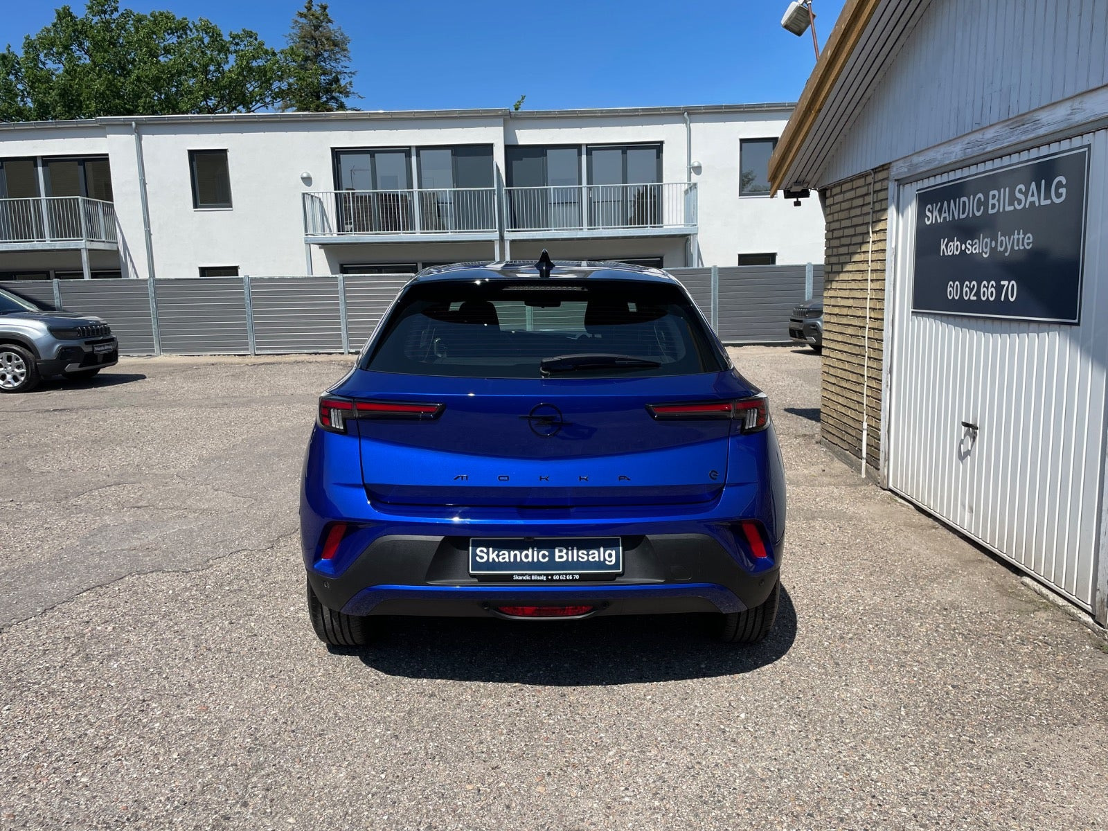 Blå Opel Mokka-e fra 2025