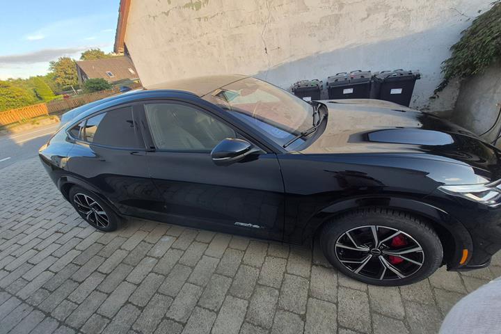 Sort Ford Mustang Mach-E fra 2021