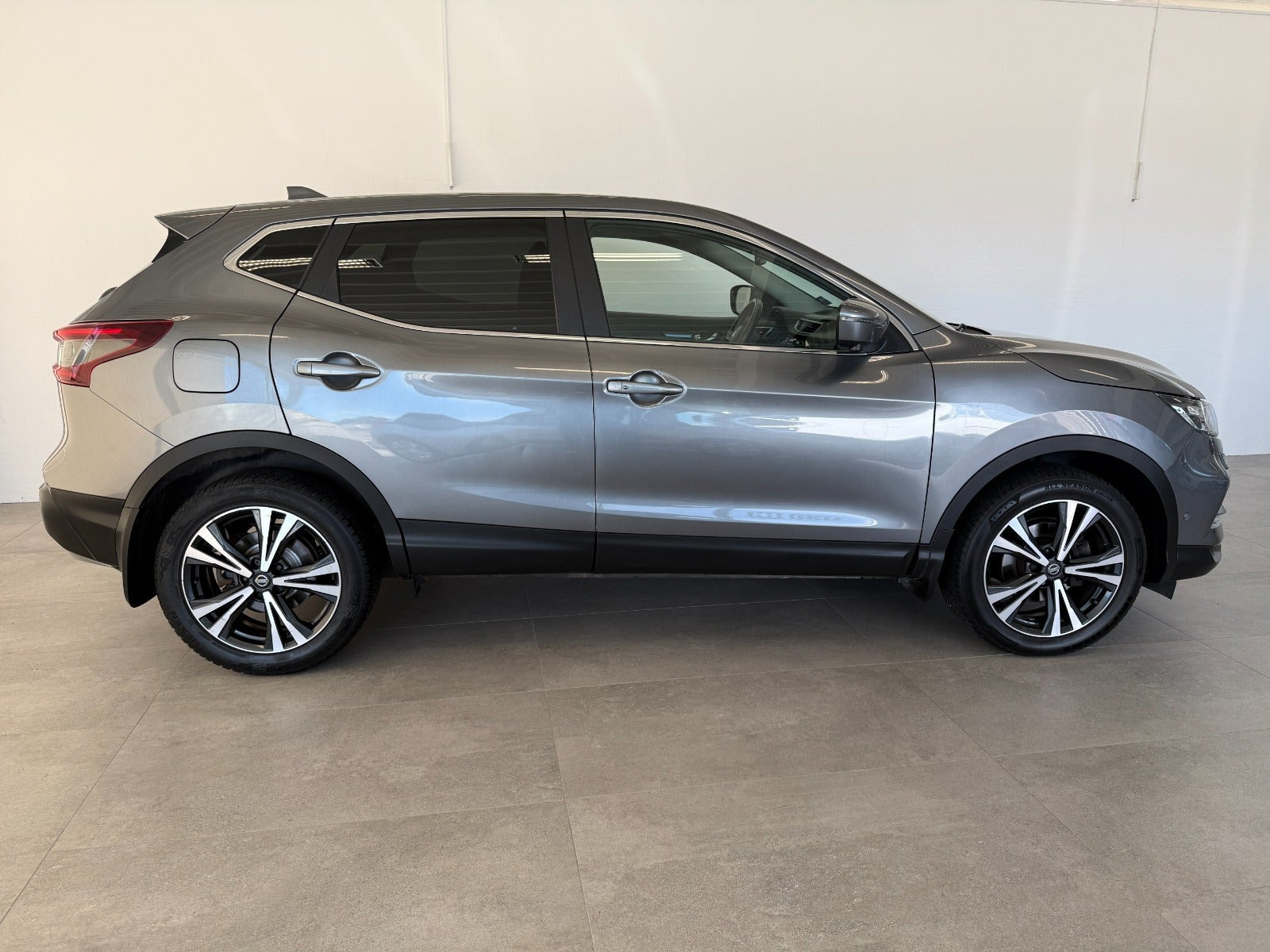 Grå Nissan Qashqai fra 2019