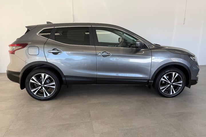 Grå Nissan Qashqai fra 2019