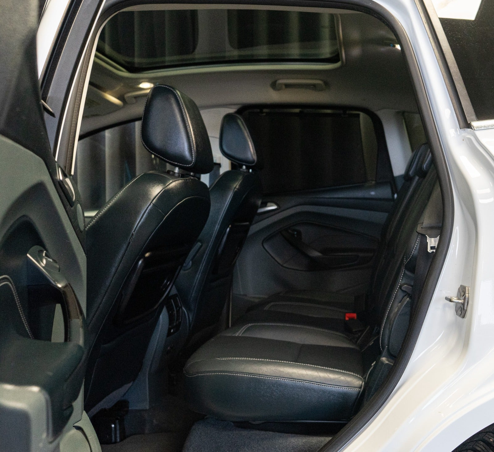 Hvid Ford C-MAX fra 2014