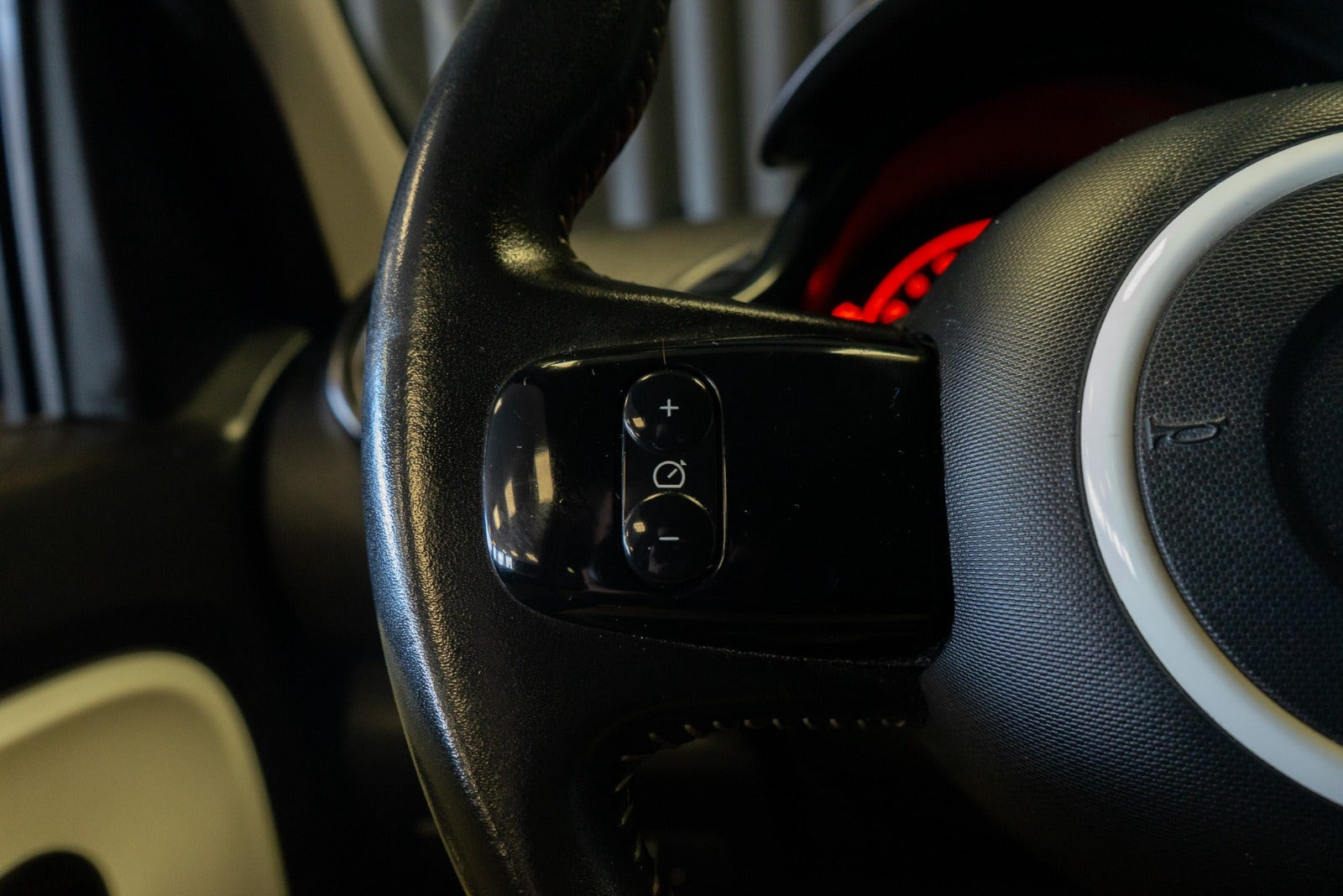 Sort Renault Twingo fra 2016