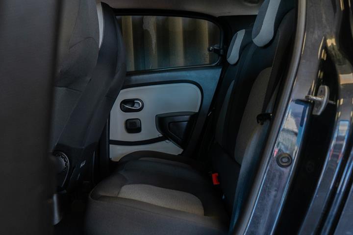 Sort Renault Twingo fra 2016