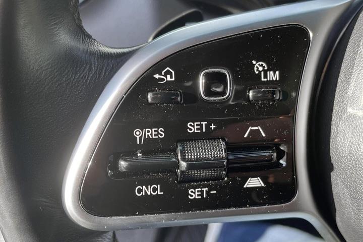 Hvid Mercedes Sprinter 317 fra 2023