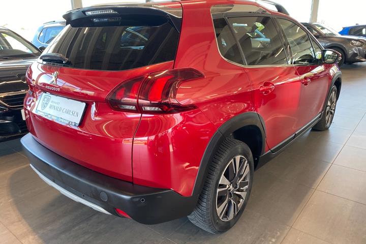 Rød Peugeot 2008 fra 2019