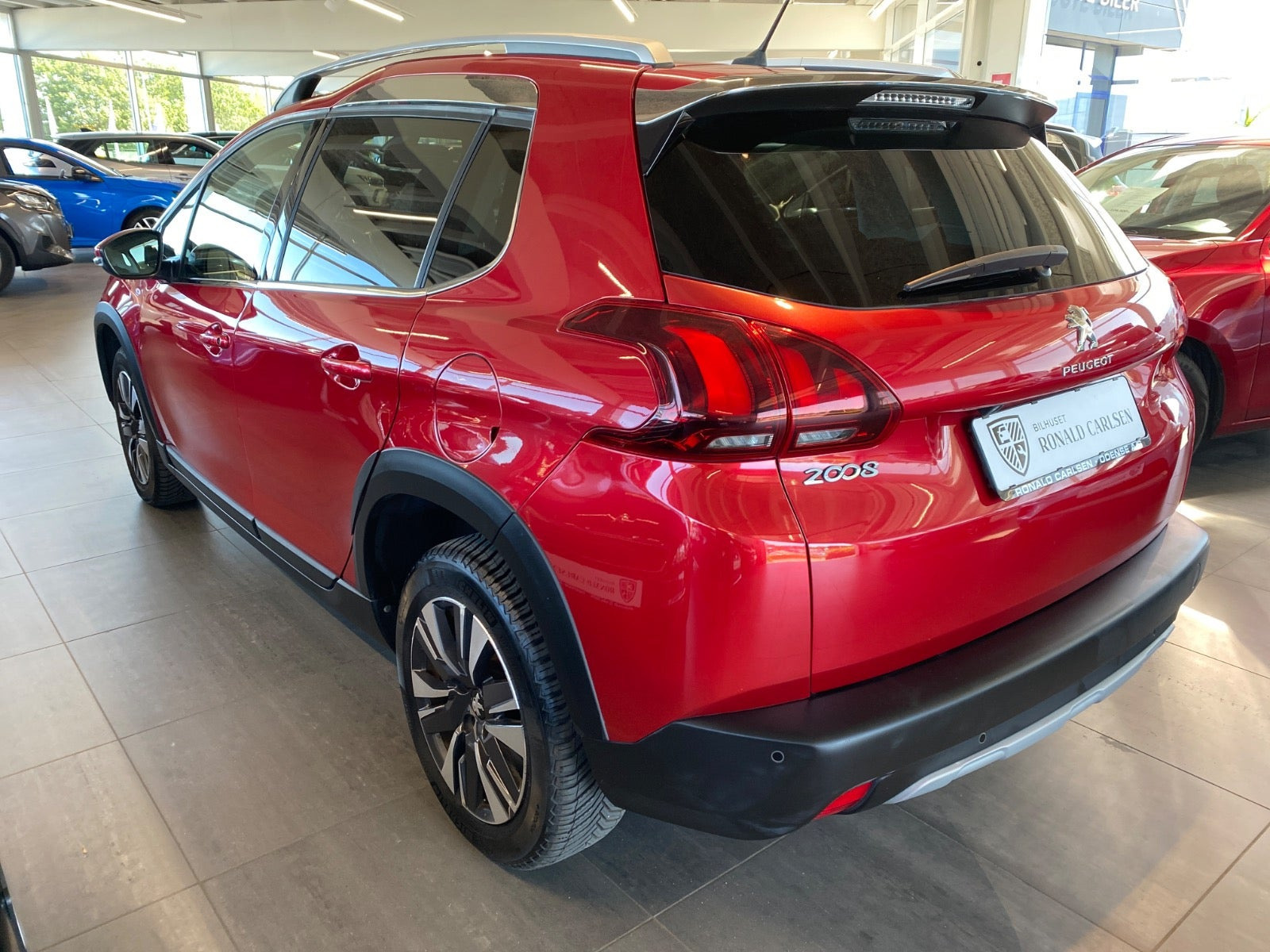 Rød Peugeot 2008 fra 2019