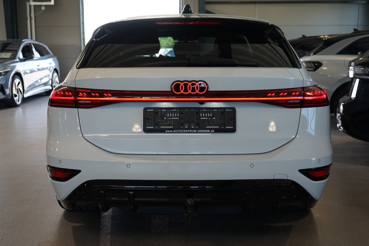 Hvid Audi A6 e-tron fra 2025