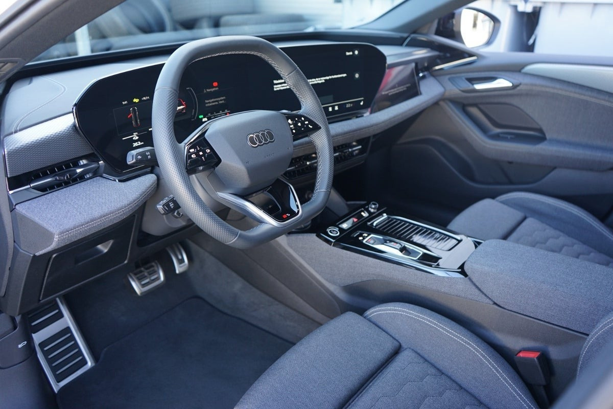 Hvid Audi A6 e-tron fra 2025