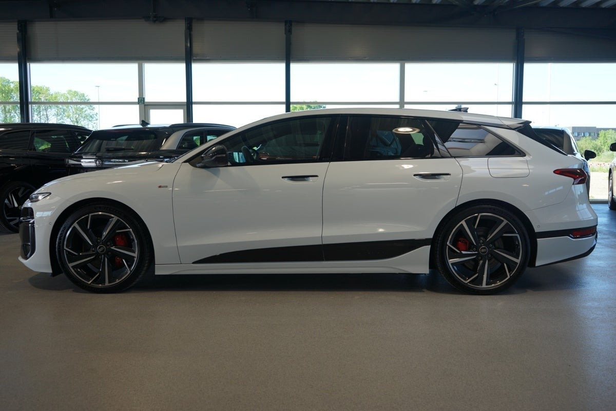 Hvid Audi A6 e-tron fra 2025