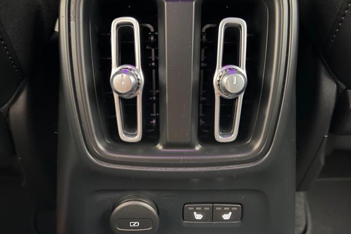 Sort Volvo XC40 fra 2023