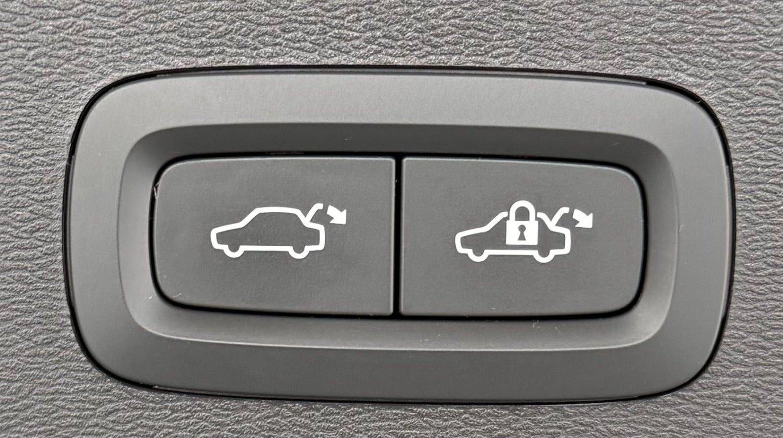 Sort Volvo XC40 fra 2023