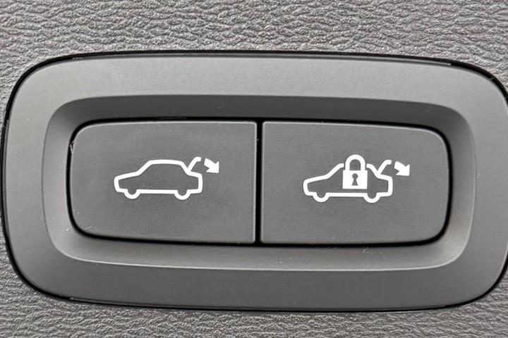 Sort Volvo XC40 fra 2023