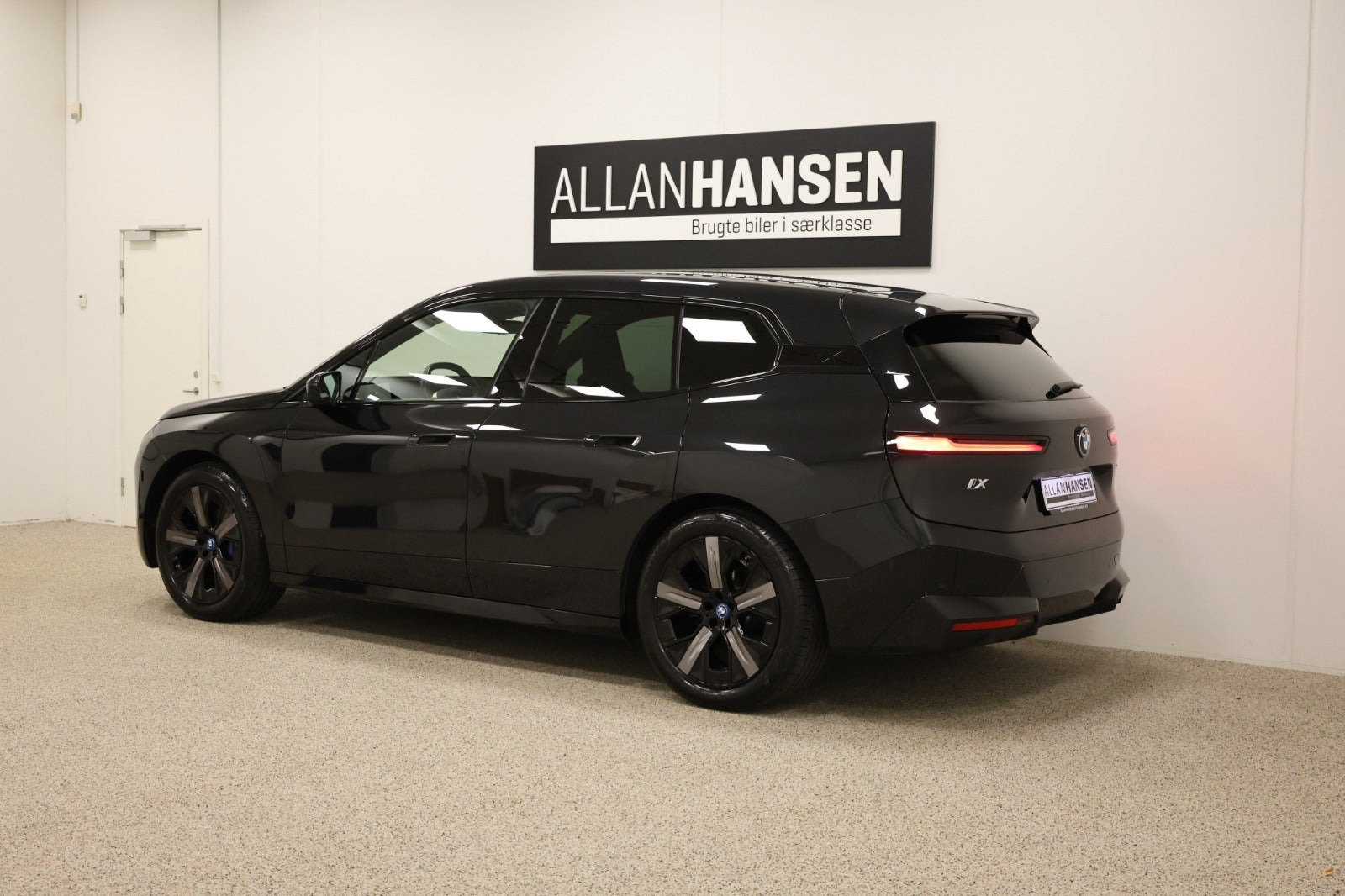 Sort BMW iX fra 2023