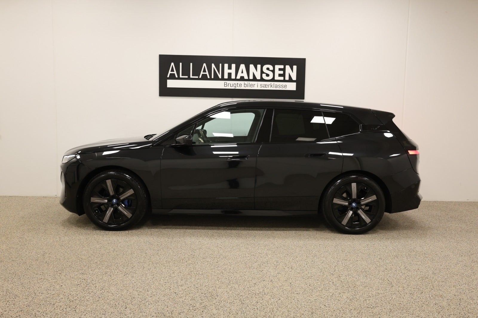 Sort BMW iX fra 2023
