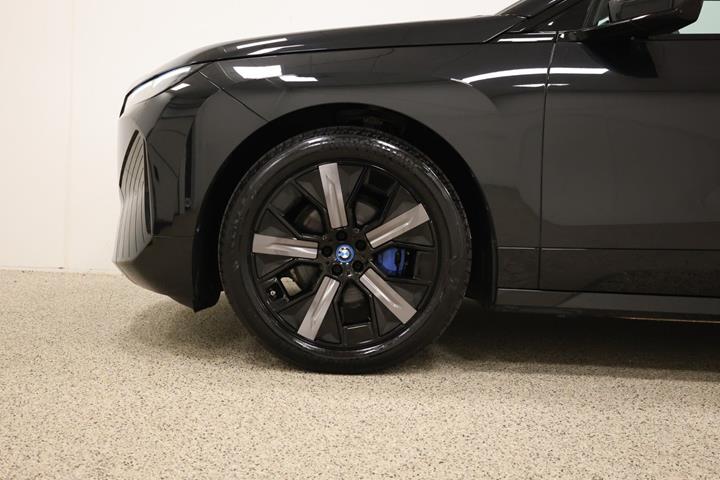 Sort BMW iX fra 2023