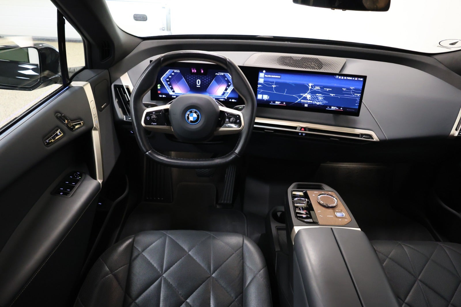 Sort BMW iX fra 2023