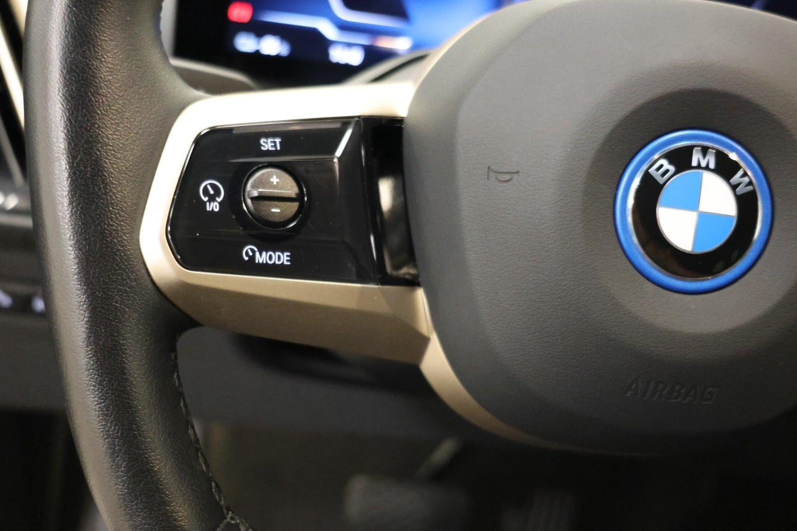 Sort BMW iX fra 2023