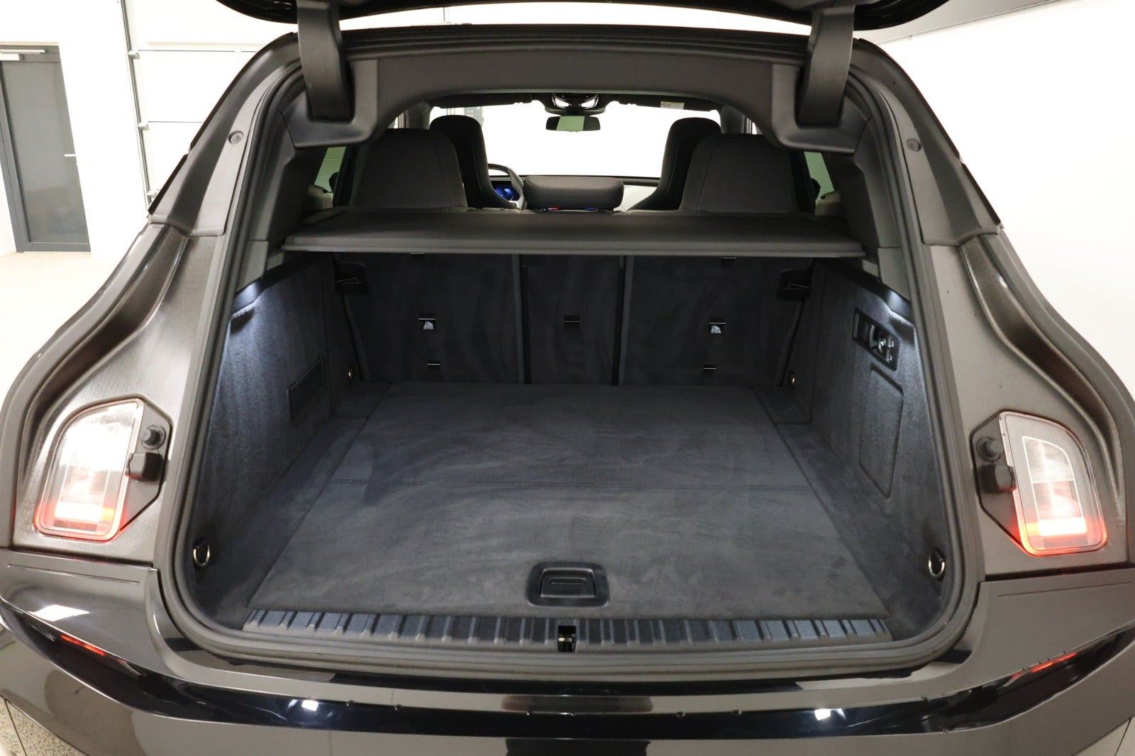 Sort BMW iX fra 2023