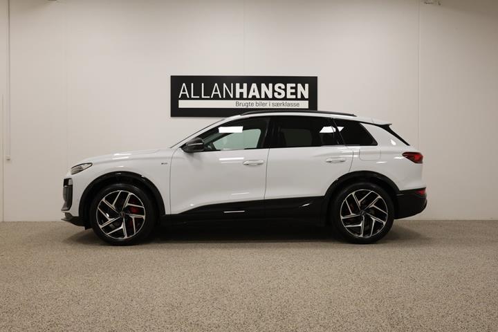 Hvid Audi Q6 e-tron fra 2025