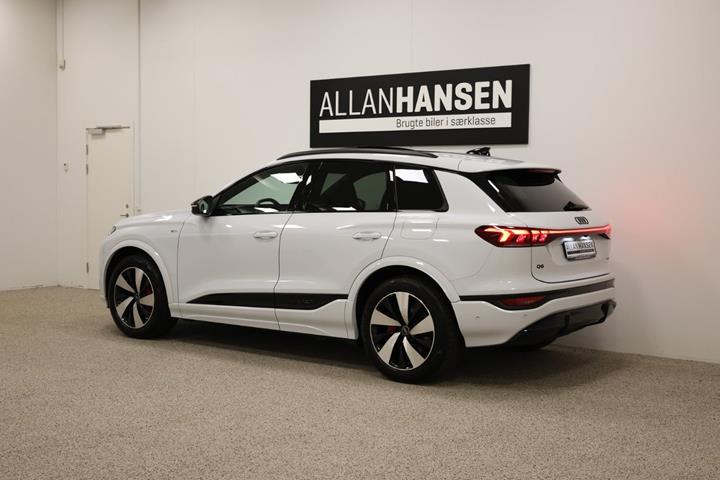 Hvid Audi Q6 e-tron fra 2024