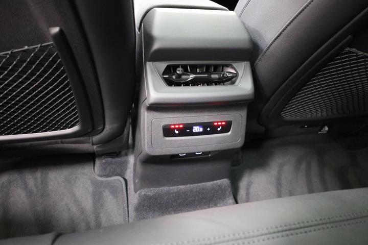 Hvid Audi Q6 e-tron fra 2024