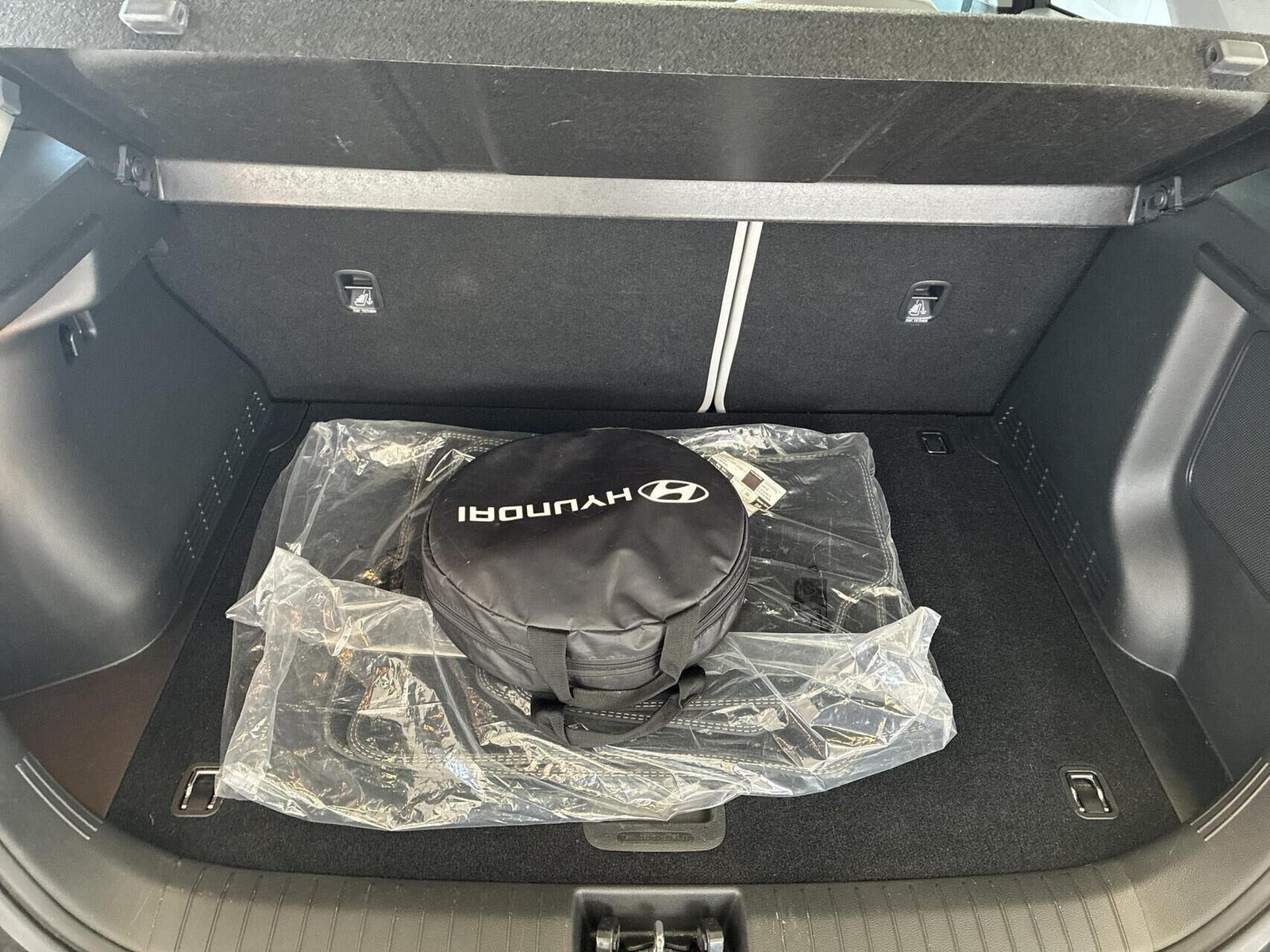 Grå Hyundai Kona fra 2021