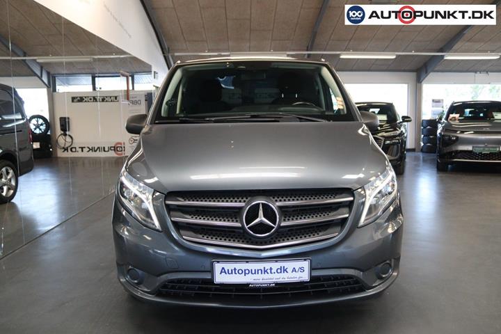 Sort Mercedes Vito 119 fra 2018