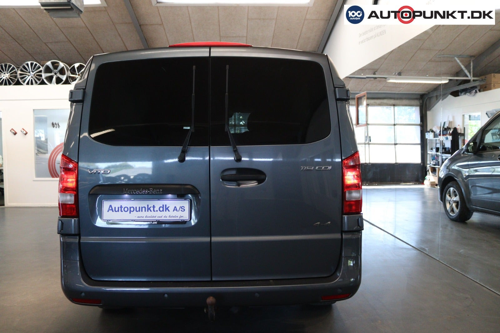 Sort Mercedes Vito 119 fra 2018