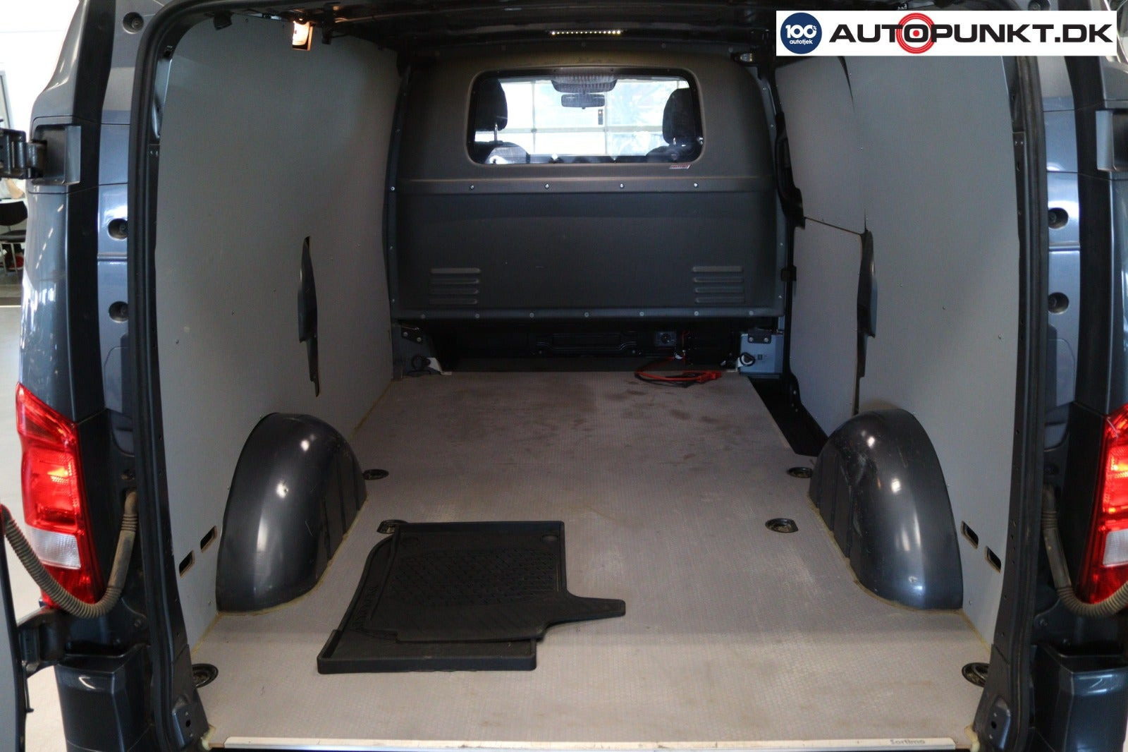 Sort Mercedes Vito 119 fra 2018