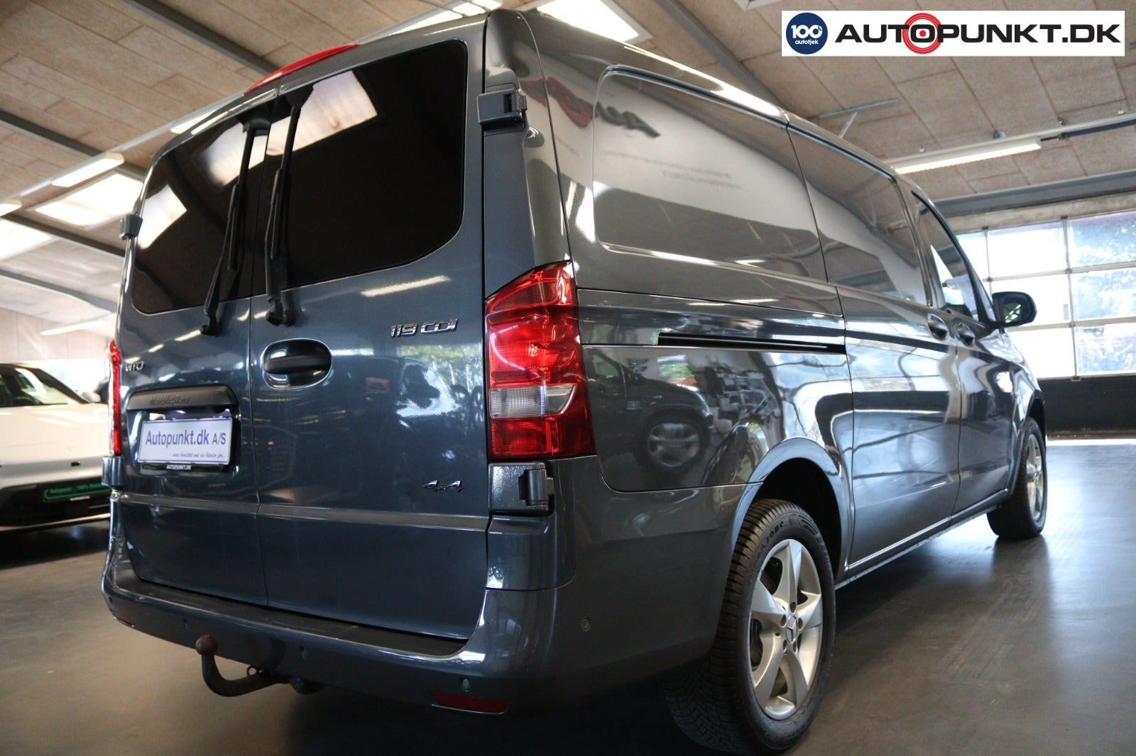 Sort Mercedes Vito 119 fra 2018