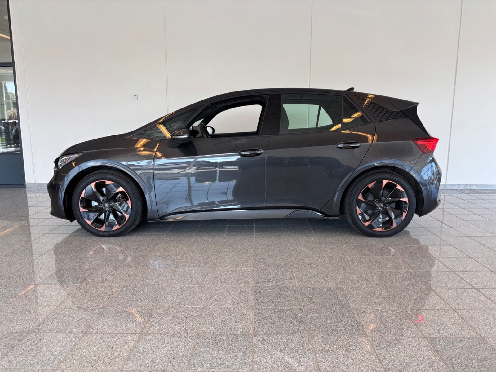 Grå Cupra Born fra 2024