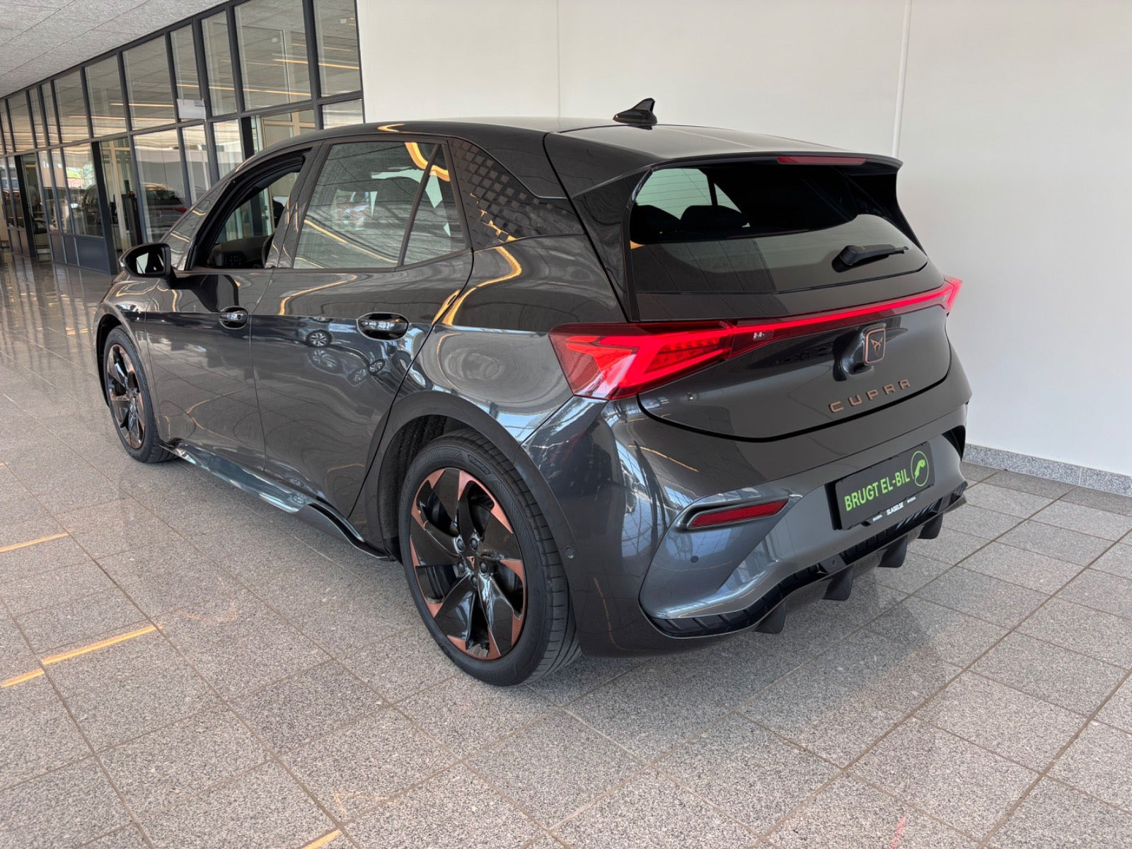 Grå Cupra Born fra 2024