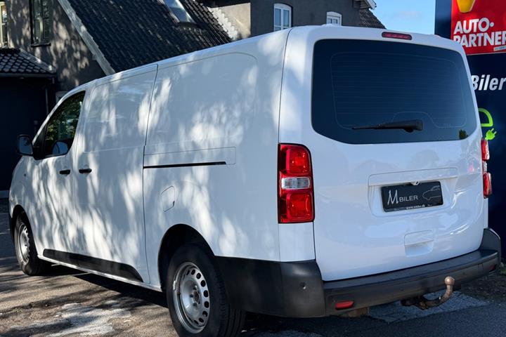 Hvid Toyota ProAce fra 2020