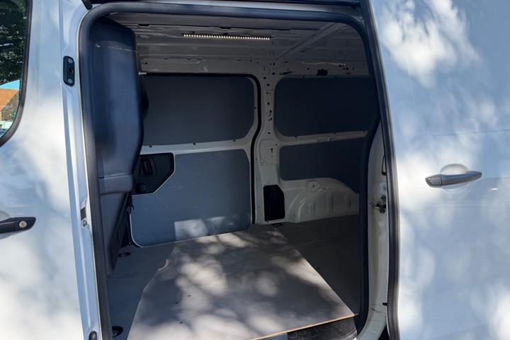 Hvid Toyota ProAce fra 2020