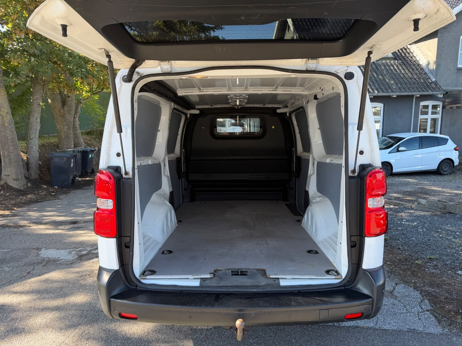 Hvid Toyota ProAce fra 2020