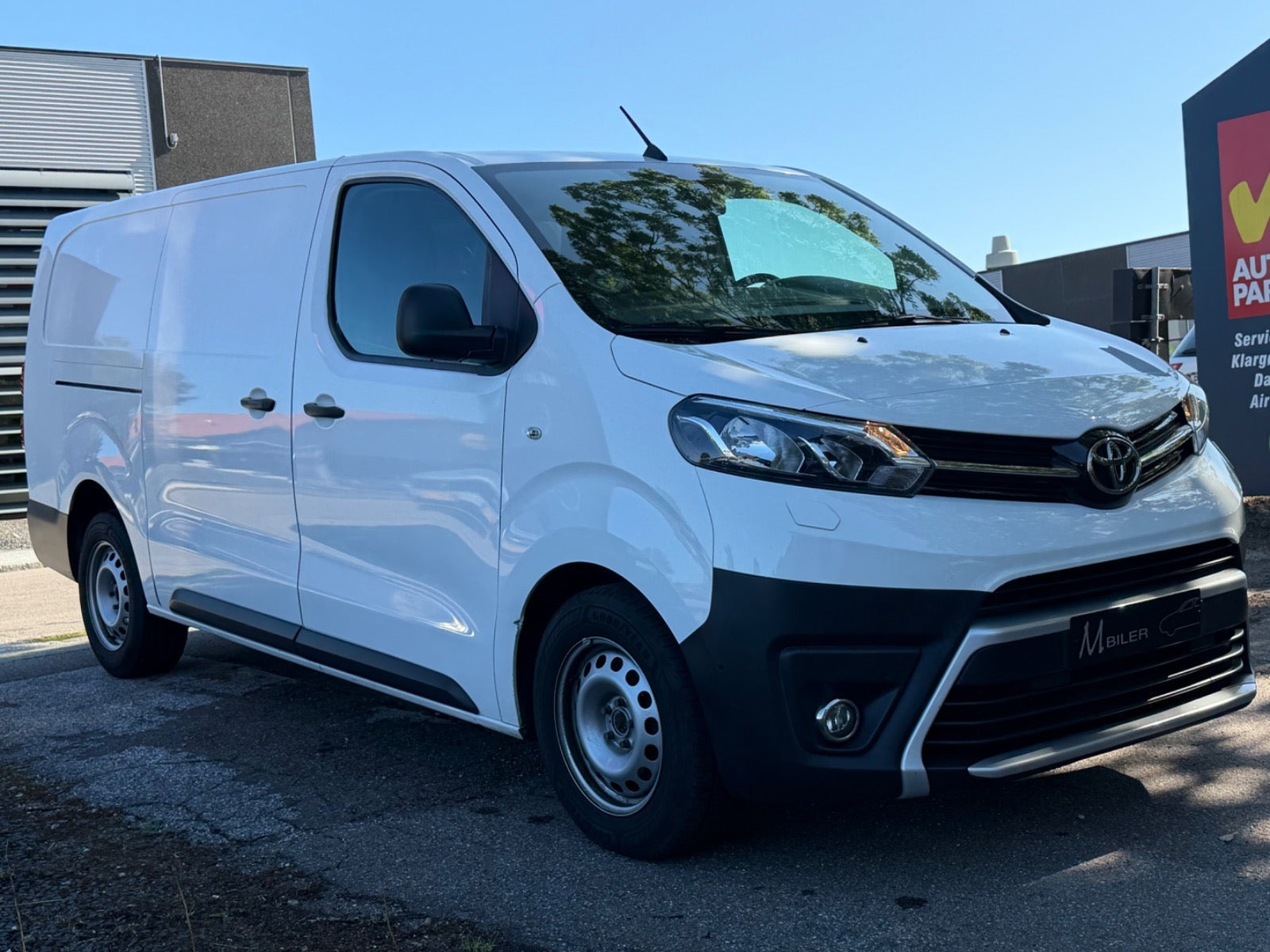 Hvid Toyota ProAce fra 2020