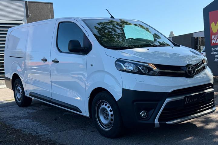 Hvid Toyota ProAce fra 2020