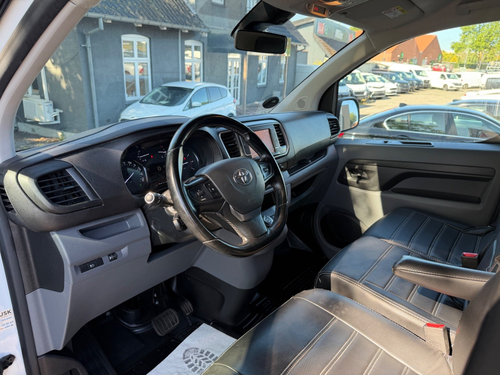 Hvid Toyota ProAce fra 2020