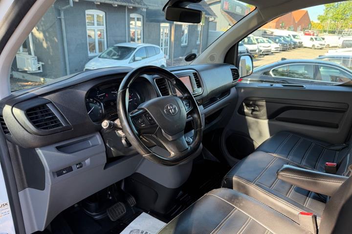 Hvid Toyota ProAce fra 2020