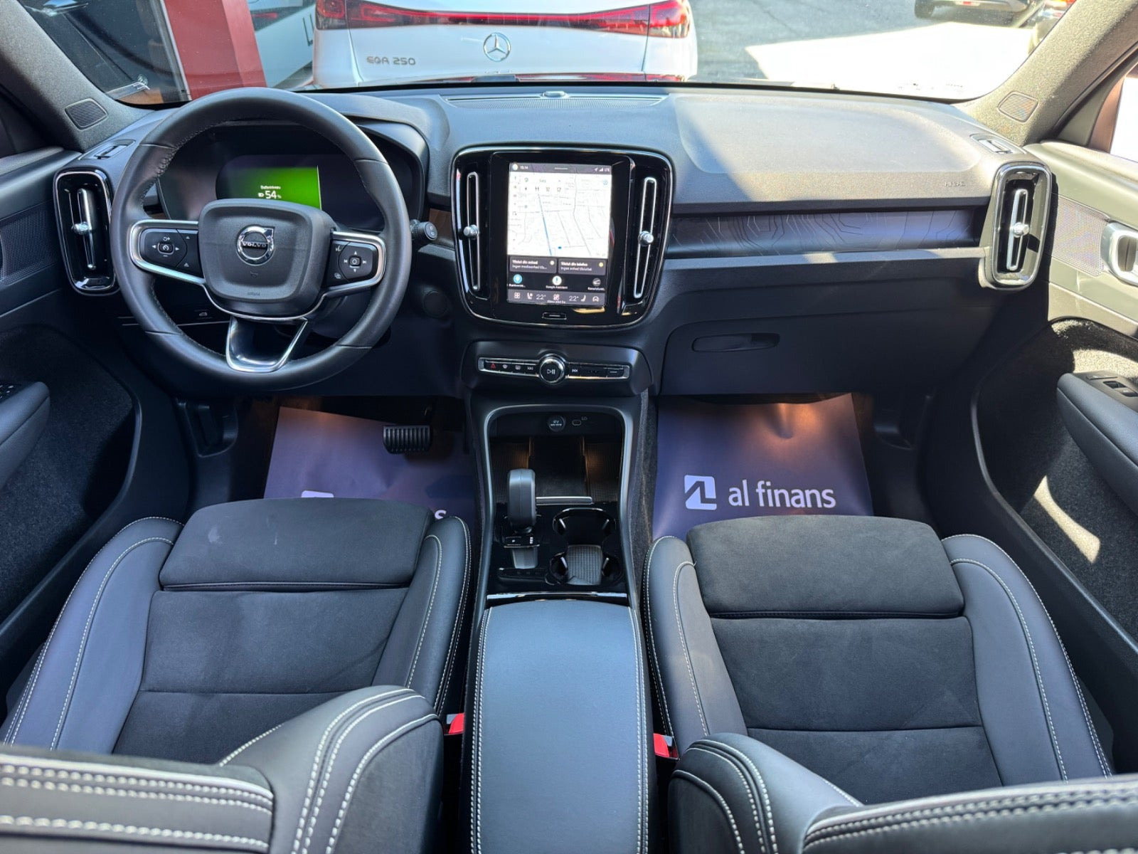Sort Volvo XC40 fra 2023
