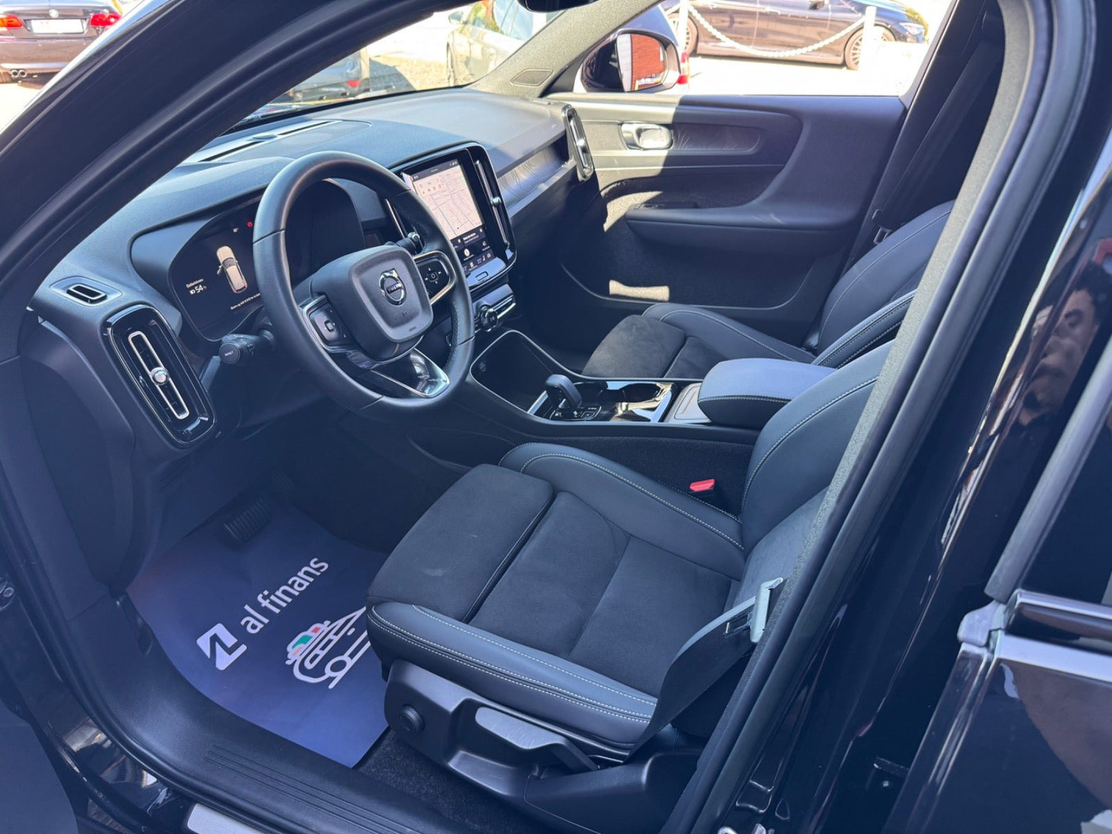 Sort Volvo XC40 fra 2023