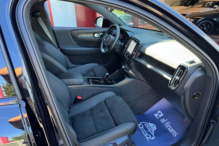 Sort Volvo XC40 fra 2023