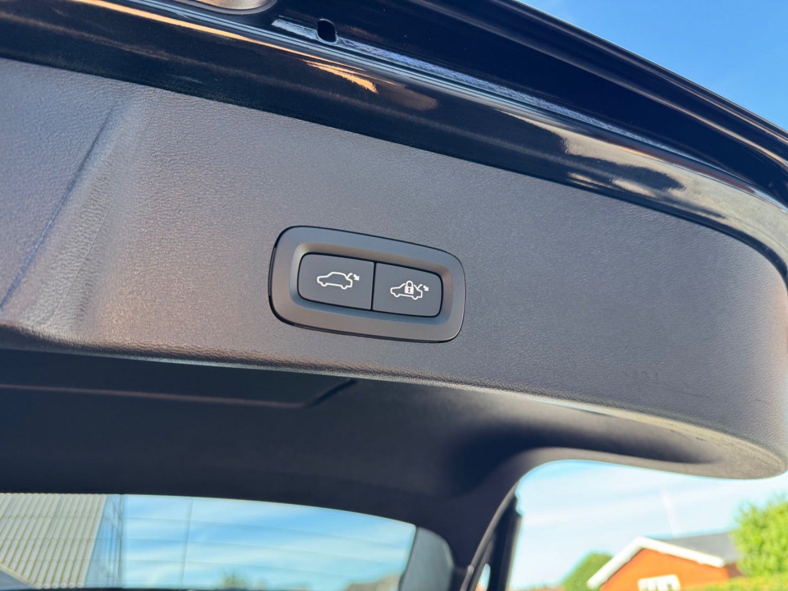 Sort Volvo XC40 fra 2023