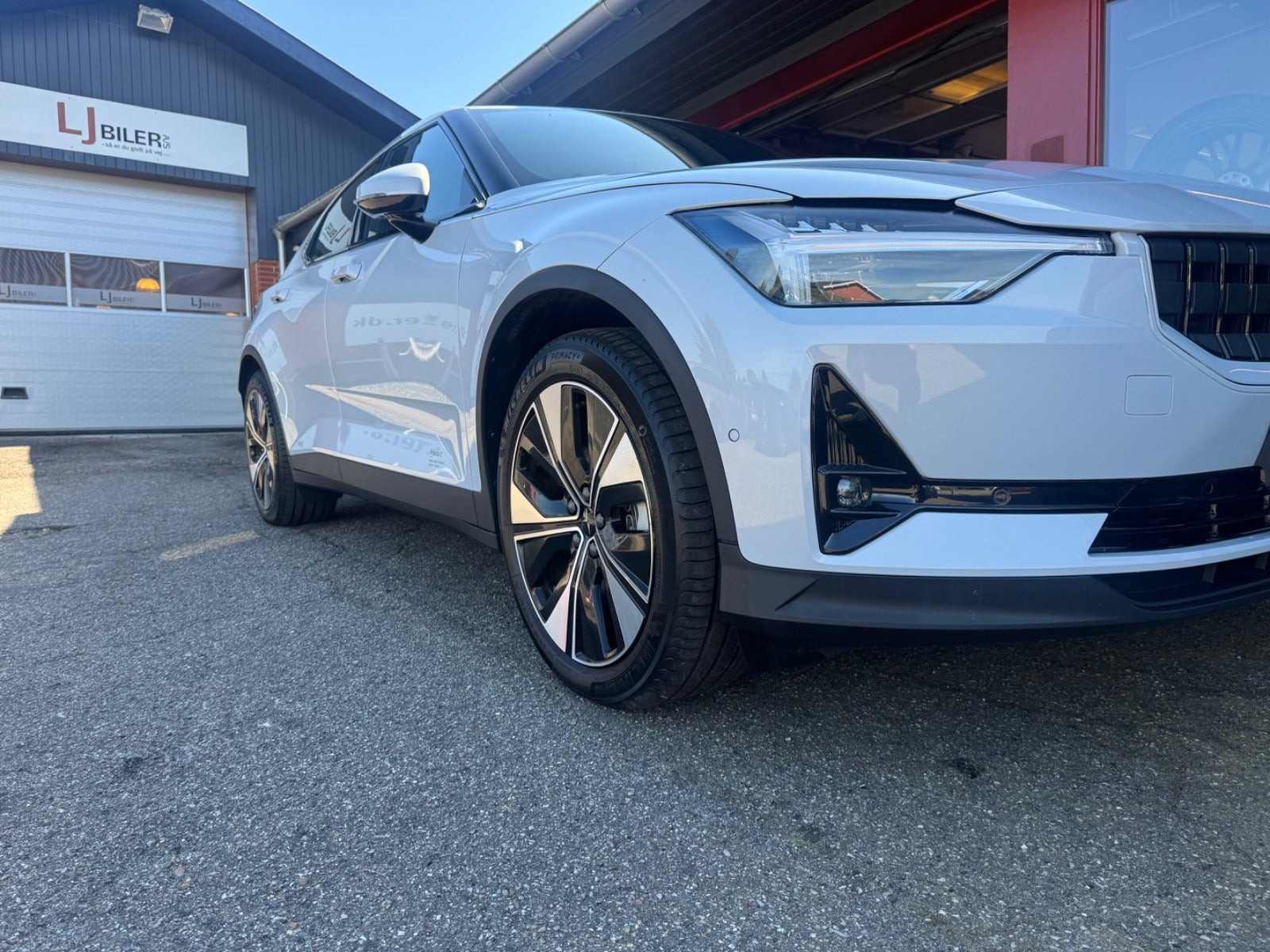 Hvid Polestar 2 fra 2023