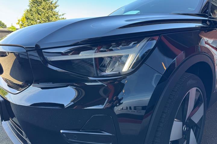 Sort Volvo XC40 fra 2023