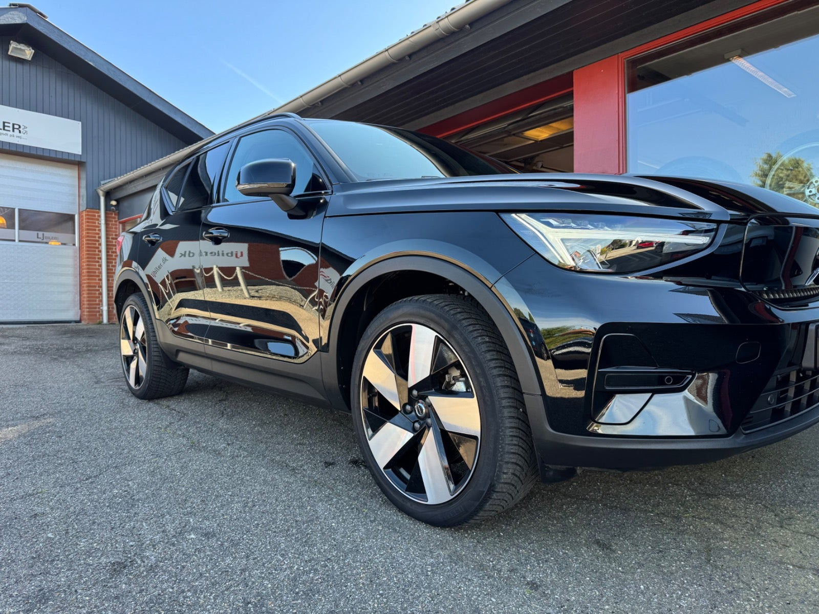 Sort Volvo XC40 fra 2023