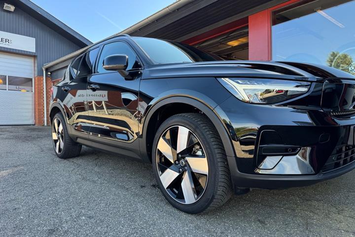 Sort Volvo XC40 fra 2023