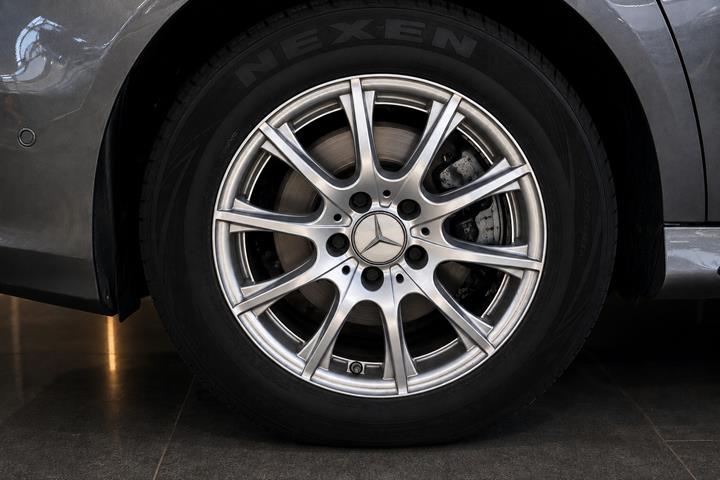 Grå Mercedes C220 d fra 2017