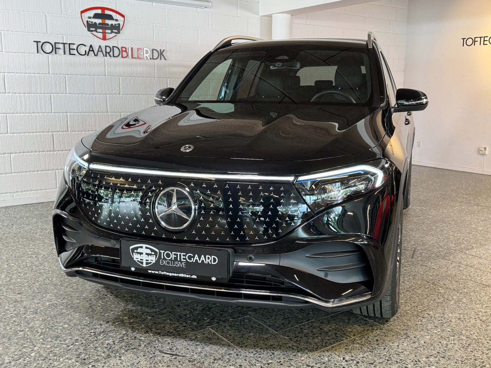 Sort Mercedes EQB300 fra 2025