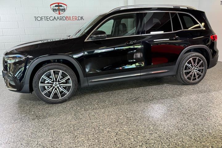 Sort Mercedes EQB300 fra 2025